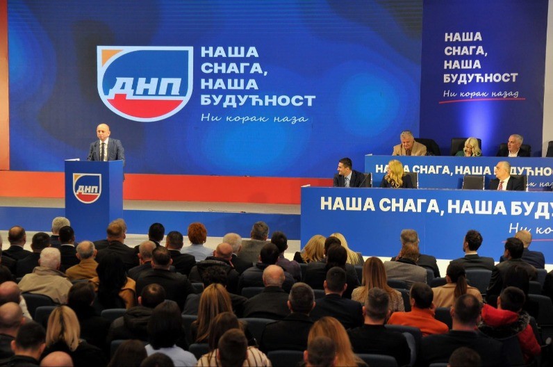 ULTIMATUM MILOJKOVOJ VLADI: DNP spreman da obori Spajića zbog srpskog jezika i trobojke